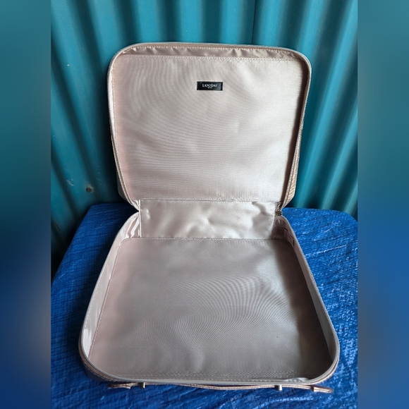 NWOT Lancome Paris Metallic Gold Women's Bag Makeup Case Zipper Travel Kit - Picture 12 of 16